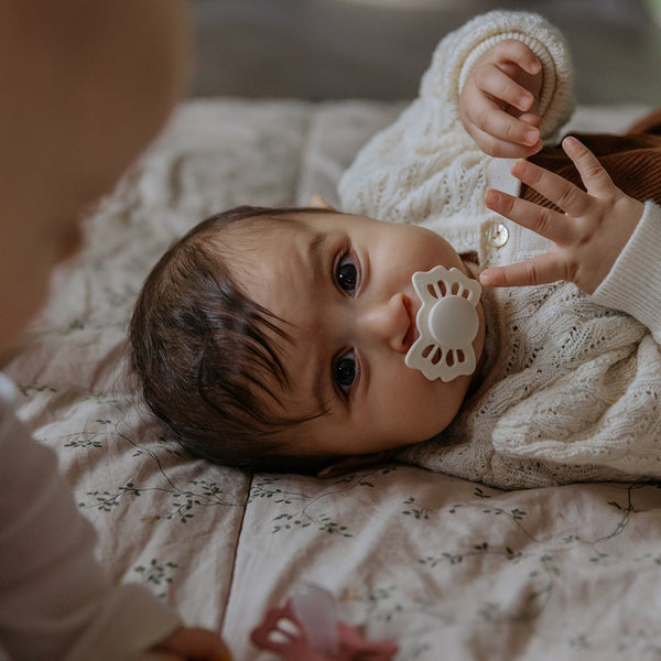 FRIGG Lucky - Symmetrical Silicone 2-Pack Pacifiers - Cream/Blush - Size 1